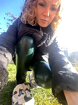 Anita-Smith online show from 10/31/25, 07:42