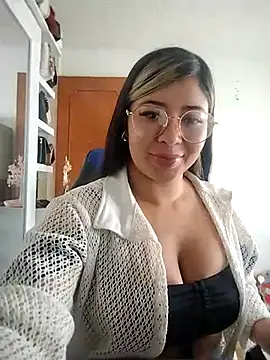 Snapshot of Ariana-pp03 chatting on 03/17/25, 12:57 Ariana-pp03 online show from 03/17/25, 12:57