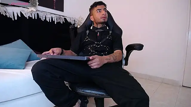 JuanCamiilo 66 online show from 12/29/24, 05:21