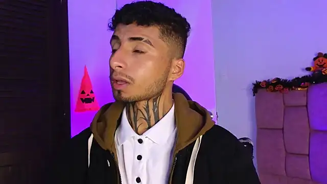 JuanCamiilo 66 online show from 10/28/25, 02:48