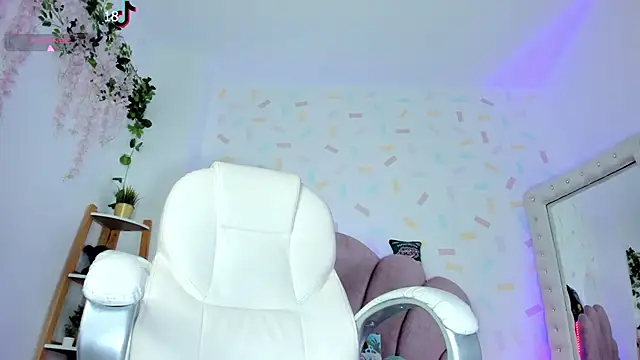 Snapshot of evelyn_evans_1 chatting on 02/20/25, 02:35 evelyn evans 1 online show from 02/20/25, 02:35