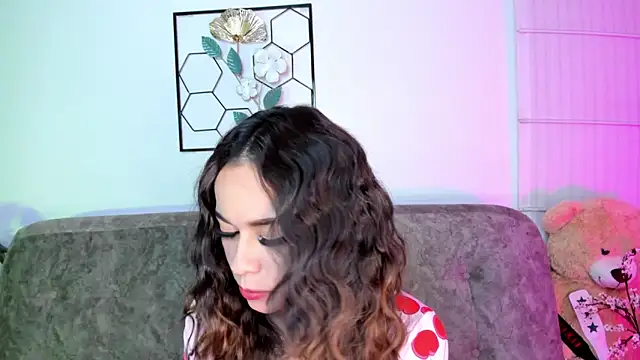 summer holiday online show from 03/13/25, 09:10