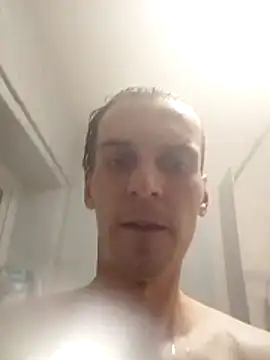 Snapshot of Mrleitenant chatting on 12/15/25, 10:36 Mrleitenant online show from 12/15/25, 10:36