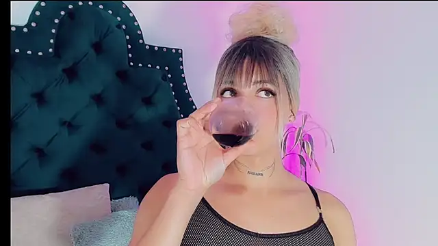 Emmaa Saenz  online show from 02/27/25, 12:32