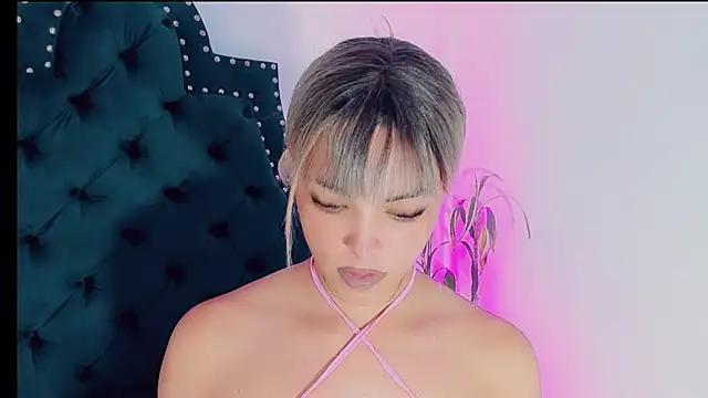 Emmaa Saenz  online show from 03/04/25, 11:43