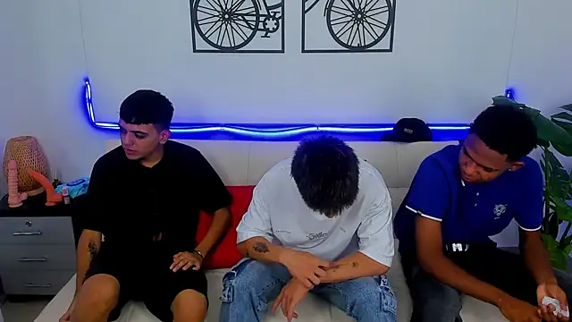 Snapshot of Crazy_nigth01 chatting on 02/18/26, 02:07 Crazy nigth01 online show from 02/18/26, 02:07