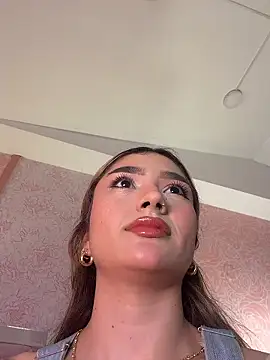 Snapshot of Arianavillada chatting on 01/09/26, 11:28 Arianavillada online show from 01/09/26, 11:28