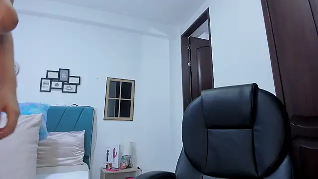 kamila lopez online show from 11/15/25, 10:48