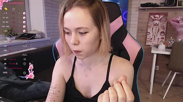 lucy mirror online show from 10/30/25, 08:42