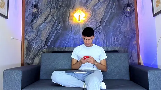 liam genner  online show from 12/01/24, 11:04