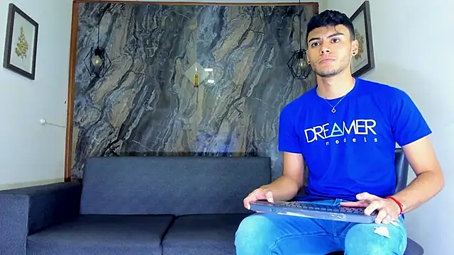 liam genner  online show from 01/31/25, 07:40