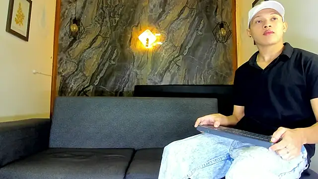 liam genner  online show from 02/07/25, 07:49