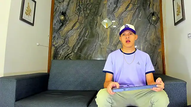 liam genner  online show from 02/14/25, 07:33