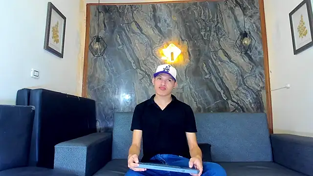 liam genner  online show from 02/21/25, 07:54