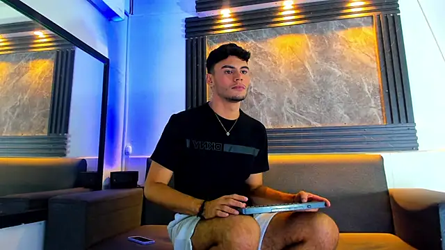 liam genner  online show from 09/19/25, 08:31