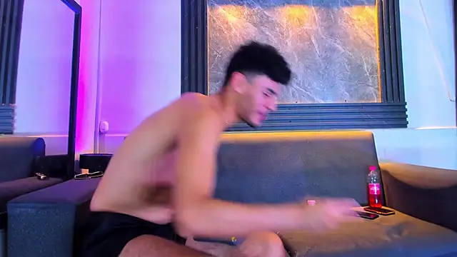 liam genner  online show from 11/12/25, 08:30