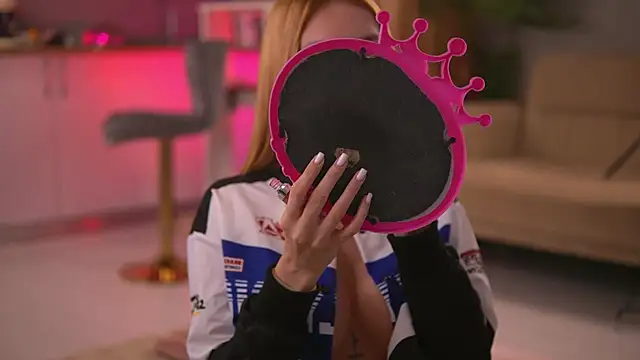 ButterflyLeah online show from 10/22/25, 01:39