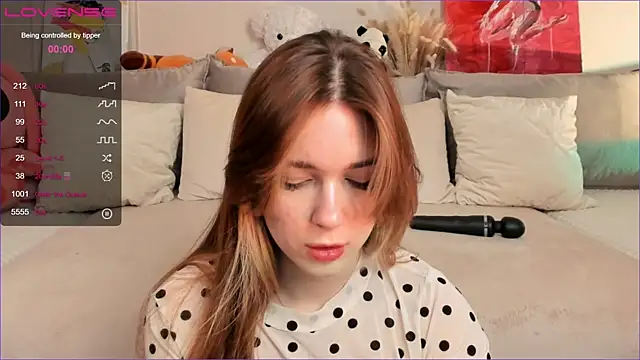 Frau Lina online show from 11/16/25, 02:33