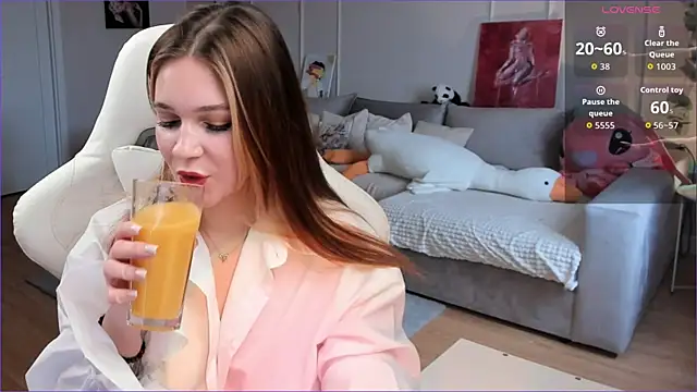 Frau Lina online show from 05/01/26, 03:16