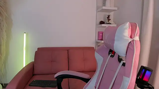 Snapshot of veronicaxx69 chatting on 03/06/26, 03:47 veronicaxx69 online show from 03/06/26, 03:47