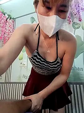 Snapshot of zizi_public chatting on 11/13/25, 12:20 zizi public online show from 11/13/25, 12:20