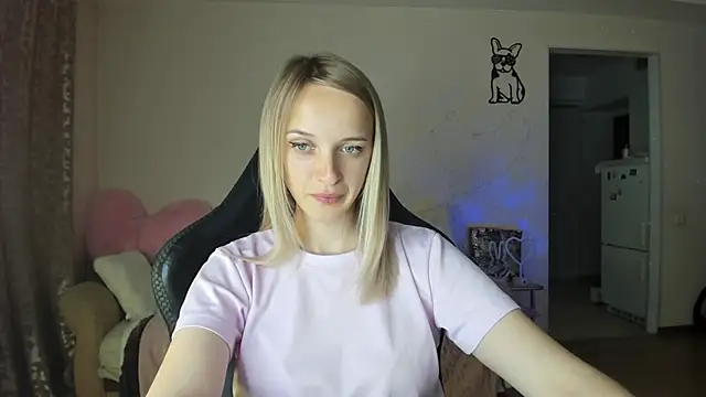 Snapshot of RouseReed chatting on 06/20/26, 12:19 RouseReed online show from 06/20/26, 12:19