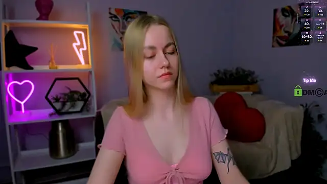 Snapshot of scarlet_mooore chatting on 03/17/25, 08:30 scarlet mooore online show from 03/17/25, 08:30