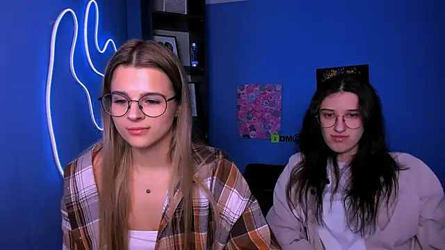 Snapshot of scarlet_mooore chatting on 03/26/26, 10:26 scarlet mooore online show from 03/26/26, 10:26