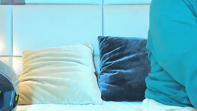 Snapshot of charlotte01__ chatting on 10/04/25, 10:13 charlotte01 online show from 10/04/25, 10:13