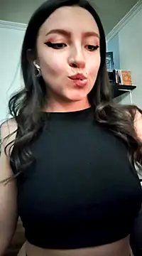 Snapshot of Paudelatorre chatting on 02/18/25, 04:04 Paudelatorre online show from 02/18/25, 04:04