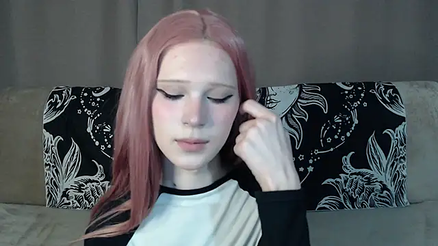 Snapshot of Sexpired_Princess chatting on 04/10/26, 05:56 Sexpired Princess online show from 04/10/26, 05:56