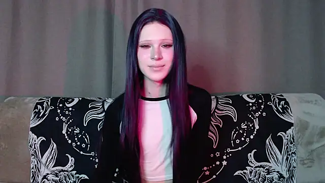 Snapshot of Sexpired_Princess chatting on 06/20/26, 06:00 Sexpired Princess online show from 06/20/26, 06:00