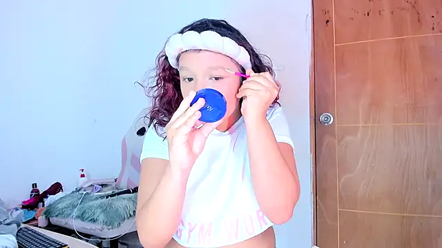 Emily Coper18 online show from 05/01/26, 02:32