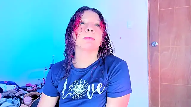 Snapshot of Emily_Coper18 chatting on 05/10/26, 02:11 Emily Coper18 online show from 05/10/26, 02:11