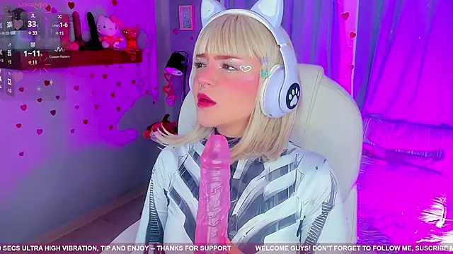 Snapshot of Tiny__Emmy chatting on 02/17/25, 10:25 Tiny Emmy online show from 02/17/25, 10:25