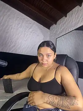 Snapshot of Abril_Gomez06 chatting on 04/30/26, 06:03 Abril Gomez06 online show from 04/30/26, 06:03