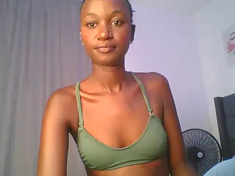 Snapshot of MissLilly1 chatting on 01/16/26, 04:38 MissLilly1 online show from 01/16/26, 04:38