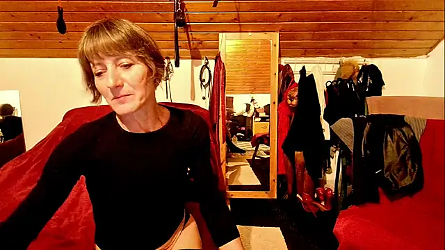 Hot Colettte online show from 10/17/25, 09:17