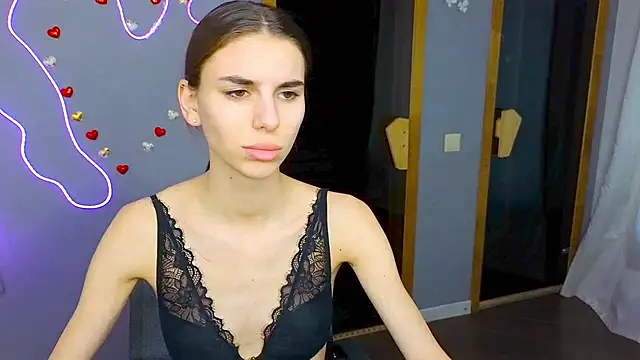 Snapshot of EmmyGreans chatting on 02/13/25, 12:43 EmmyGreans online show from 02/13/25, 12:43