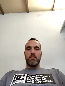 leon3875 online show from 11/26/25, 03:35