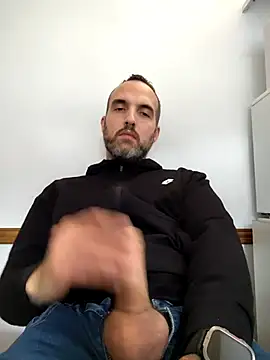 leon3875 online show from 12/03/25, 03:32