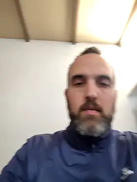 leon3875 online show from 12/18/25, 03:29