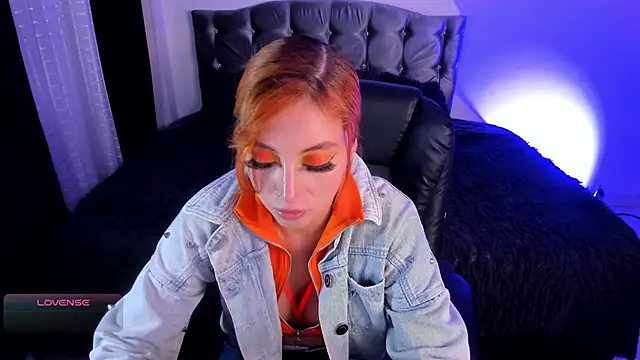 Snapshot of Violetaarey chatting on 02/14/26, 11:23 Violetaarey online show from 02/14/26, 11:23