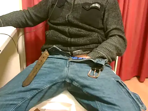 Giulio35 Pika online show from 12/15/25, 08:46