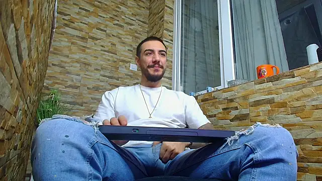 Snapshot of AndrewBanner chatting on 01/15/25, 04:57 AndrewBanner online show from 01/15/25, 04:57