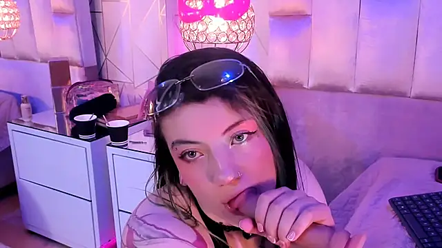 Broklinwhite  online show from 05/15/26, 01:40