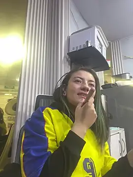 Snapshot of Broklinwhite_ chatting on 06/27/26, 01:17 Broklinwhite online show from 06/27/26, 01:17