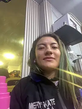 Snapshot of Broklinwhite_ chatting on 06/28/26, 01:50 Broklinwhite online show from 06/28/26, 01:50
