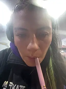 Snapshot of Broklinwhite_ chatting on 06/30/26, 01:23 Broklinwhite online show from 06/30/26, 01:23