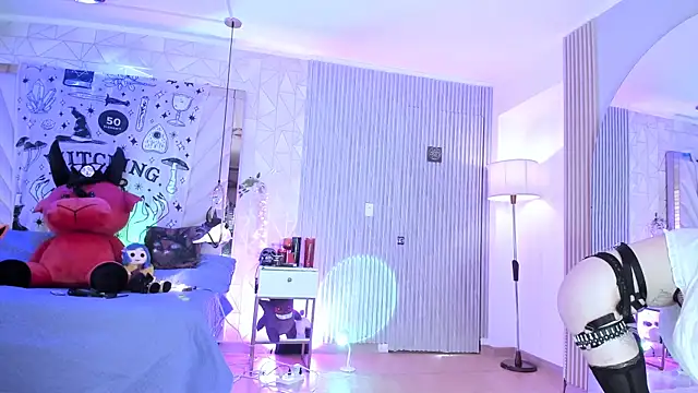 zephirahabney online show from 10/24/25, 02:35